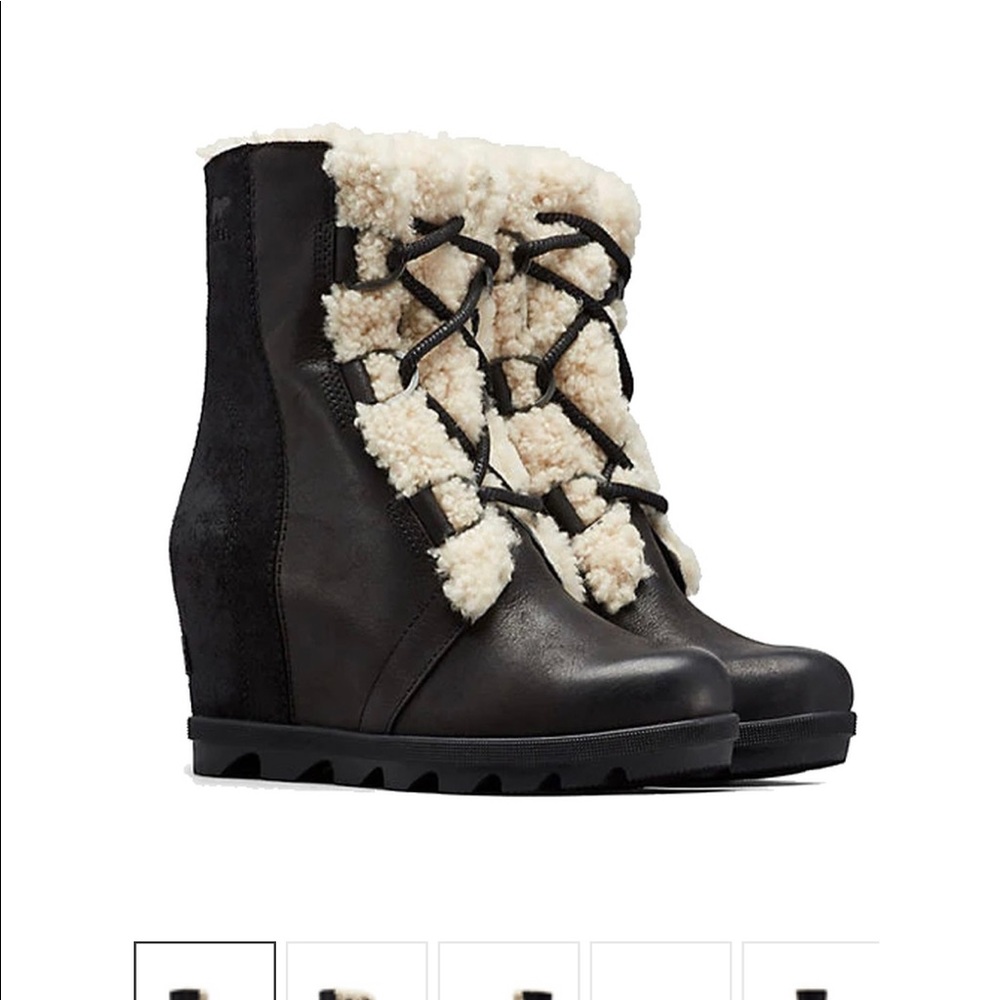 Joan of Arctic wedge ll shearling trim